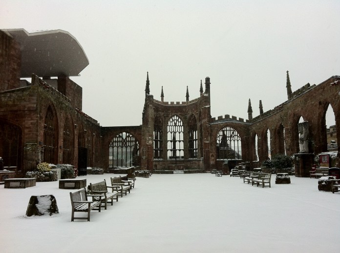 coventry_cathedral_ruins_in_the_snow_01