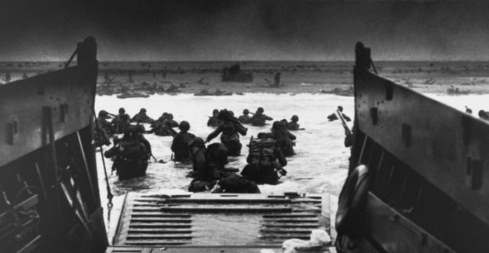 trrops_heading_to_normandy_beach-P