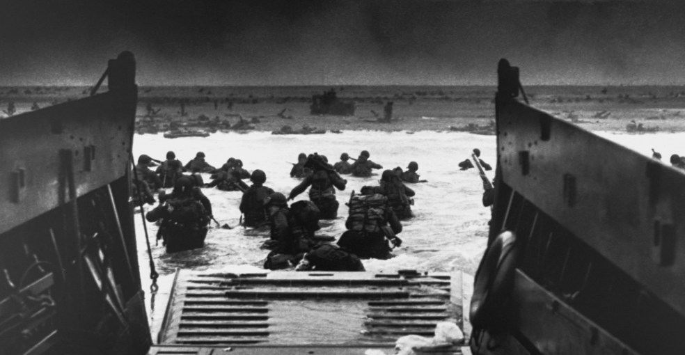trrops_heading_to_normandy_beach-P